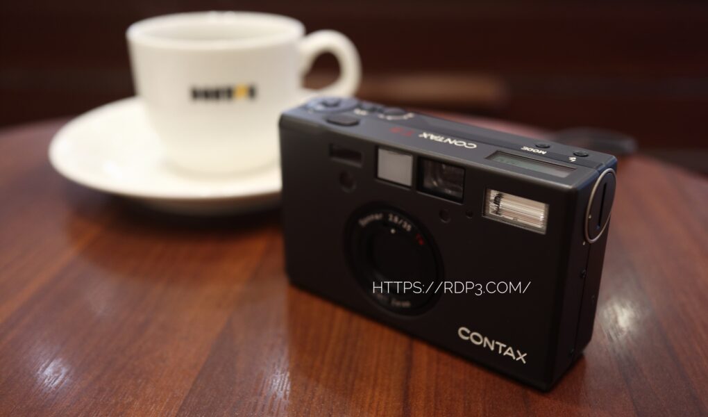 CONTAX T3 BLACK ドトールコーヒーにて