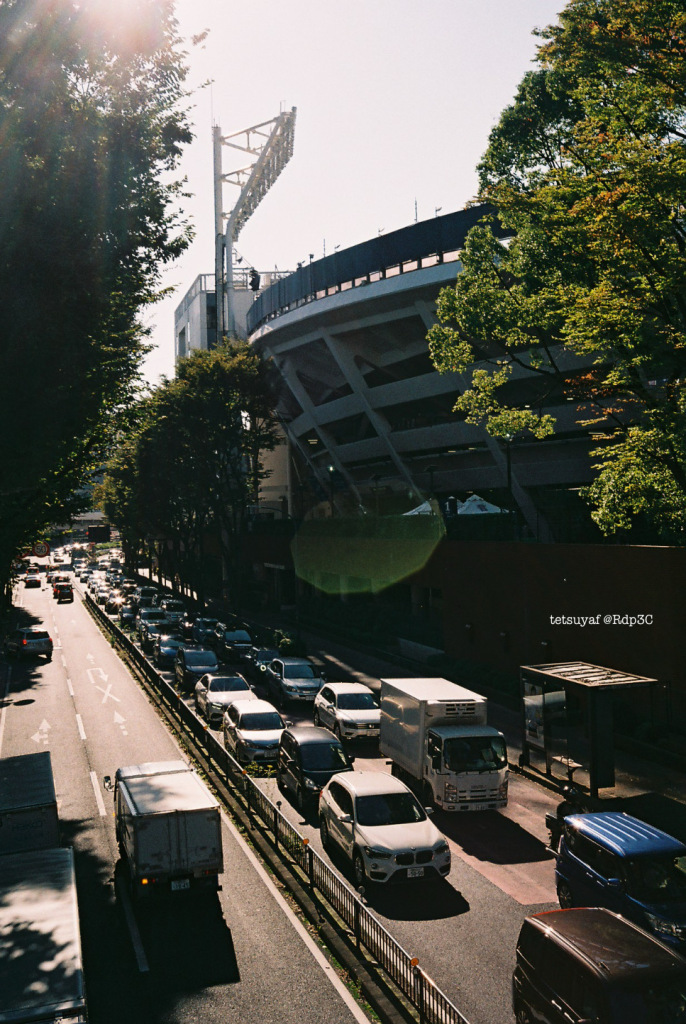 横浜スタジアム　レンズ：COLOR-SKOPAR 35mm F2.5 P II　写真フィルム：フジカラー FUJICOLOR 100