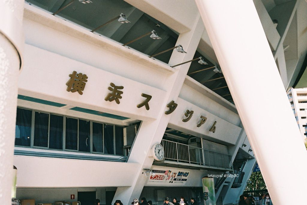 横浜スタジアム　レンズ：COLOR-SKOPAR 35mm F2.5 P II　写真フィルム：フジカラー FUJICOLOR 100