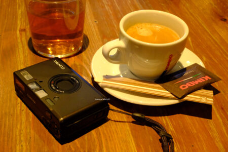 CONTAX T3のあるテーブル