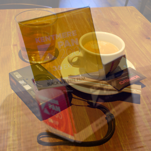 フィルムカメラとカフェアメリカーノ