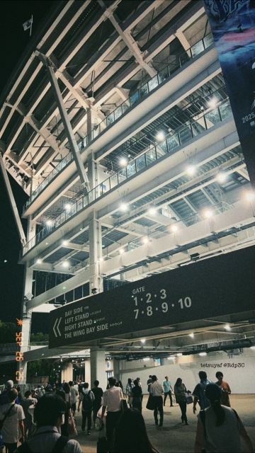 試合のあった夜の横浜スタジアム　フィルム写真風