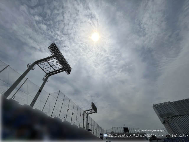 神宮球場　外野ライト側指定席　から見た一塁側内野席