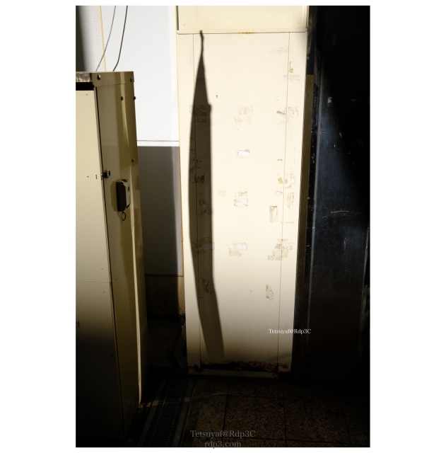 光と影と大阪と（大阪、布施の商店街）