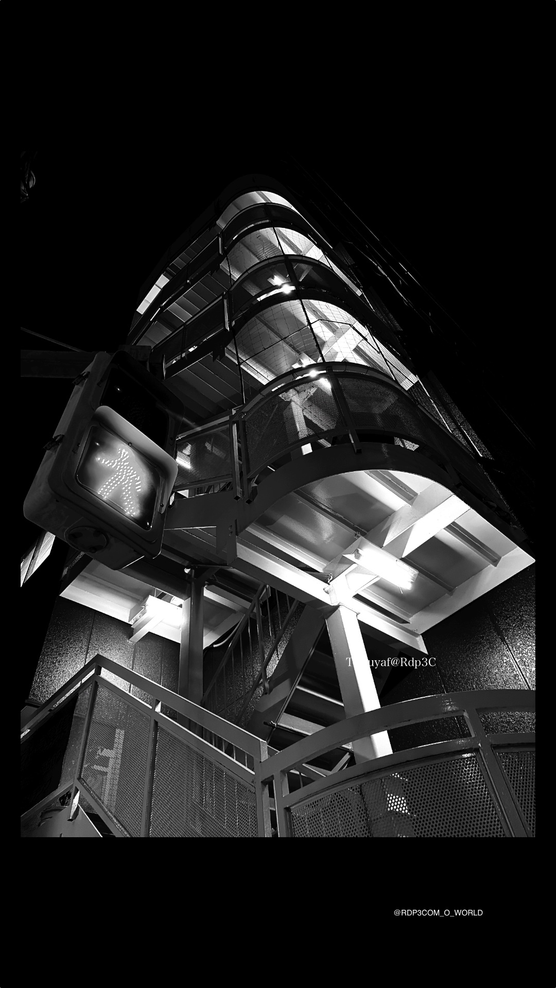 “Photo Stream — Tokyo.2026.Monochrome digital street snapshots.”